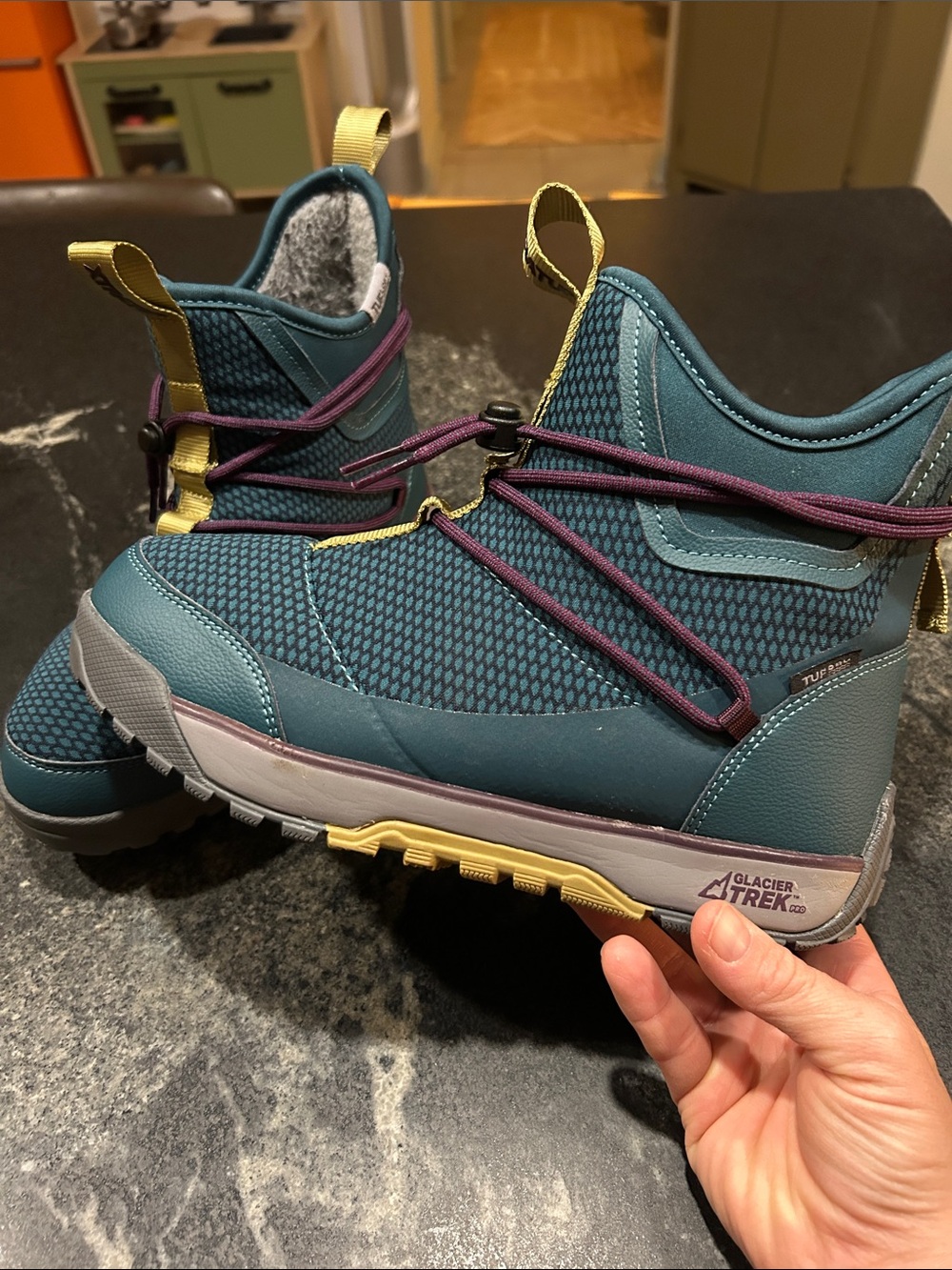 XTRATUF women’s hiking winter boot